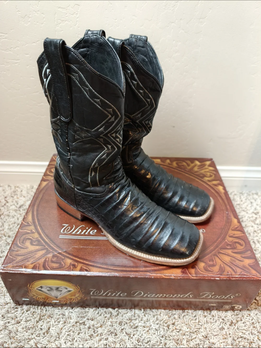 White Diamonds used boots